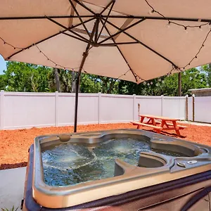 https://cozy-jacuzzi-home-heart-of-tampa.hotelstampa.org